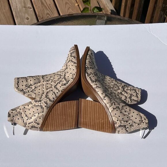 Steve Madden Animal Print Pointed Toe Ankle Boots Back Zipper Closure Size 8.5 - Picture 5 of 12